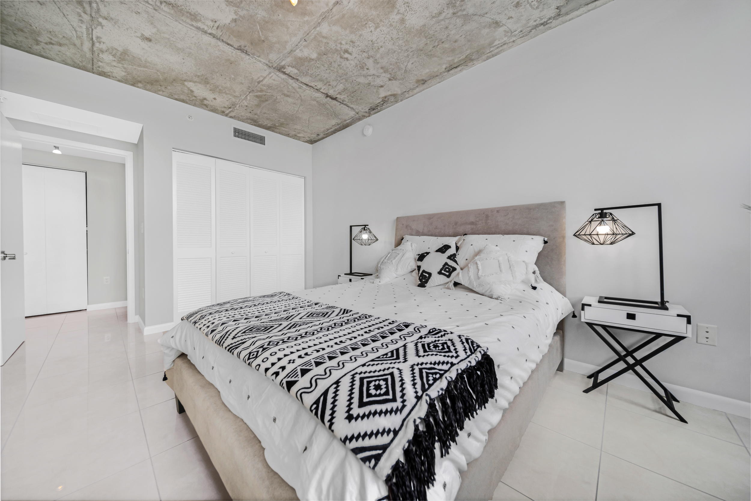 Guest Bedroom, Unit 806